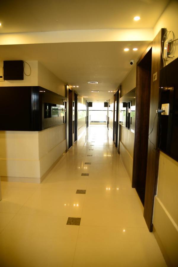 חסן Miles Inn Hotel מראה חיצוני תמונה