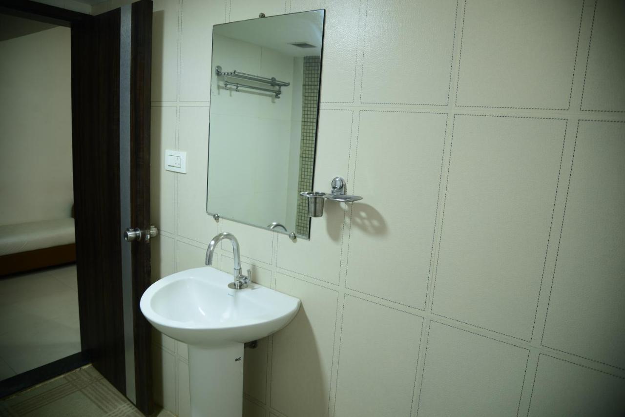 חסן Miles Inn Hotel מראה חיצוני תמונה