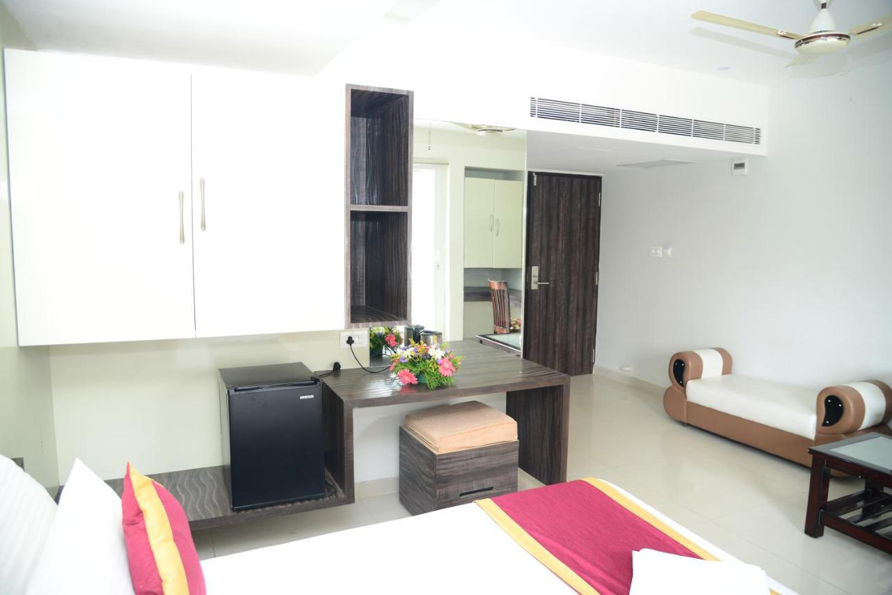 חסן Miles Inn Hotel מראה חיצוני תמונה